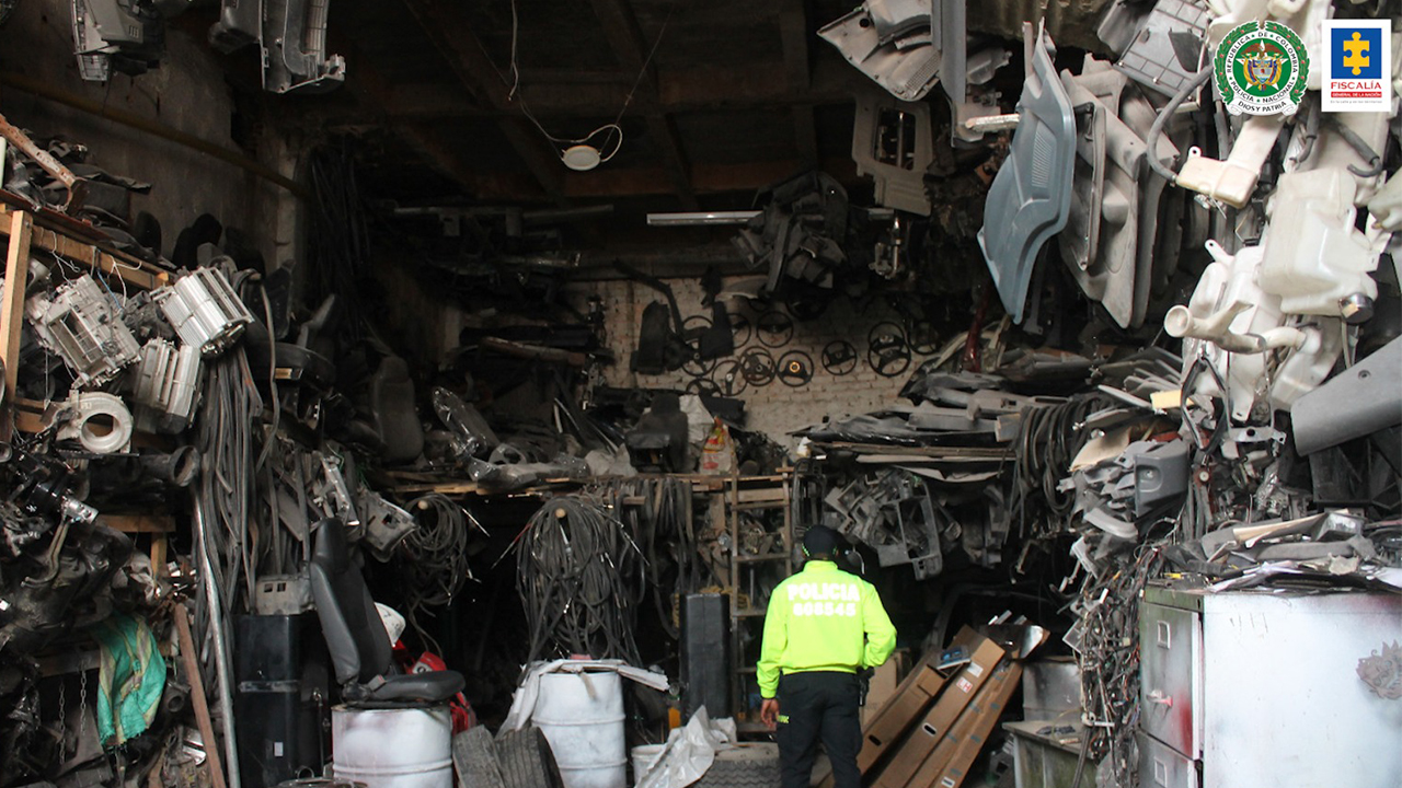 Extinción de dominio a bienes que habrían sido utilizados para acopiar y comercializar autopartes hurtadas