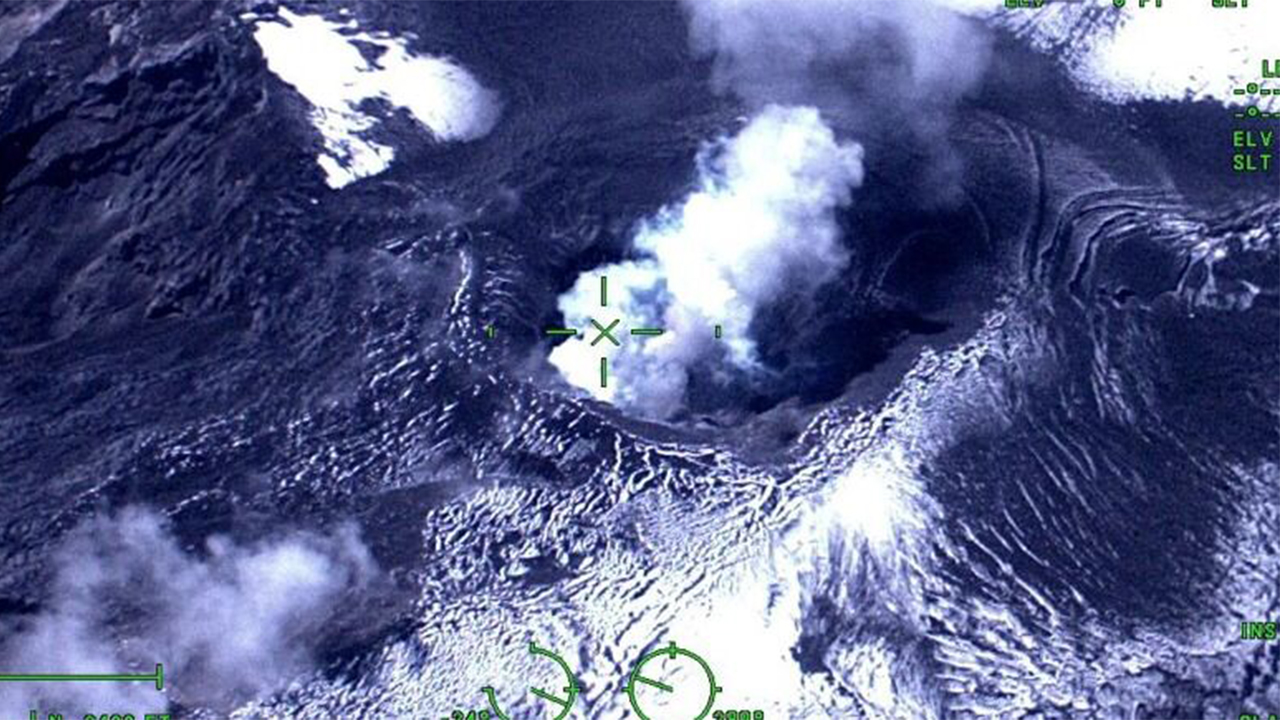 [FOTOS Y VIDEO] Fuerza Aérea realiza sobrevuelos en el volcán Nevado del Ruíz