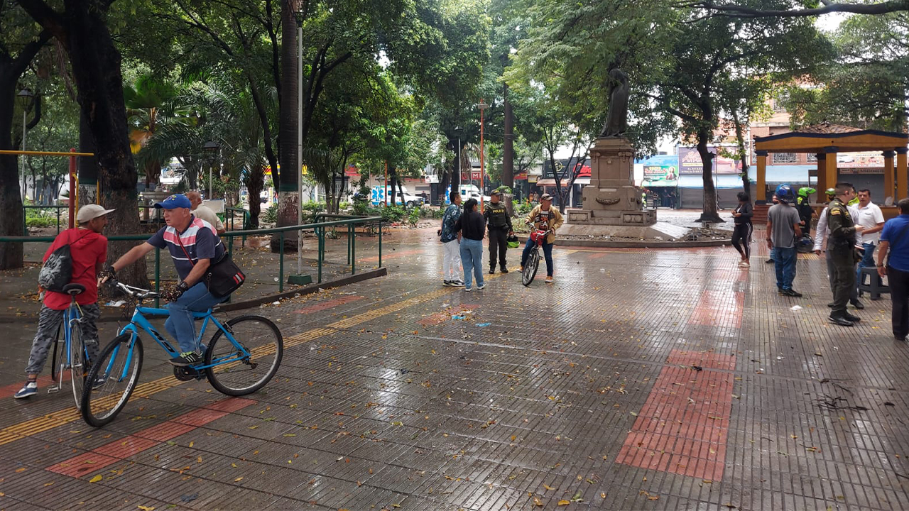 Los momentos posteriores a la explosivo que dejó una persona muerta frente a un CAI en Cúcuta