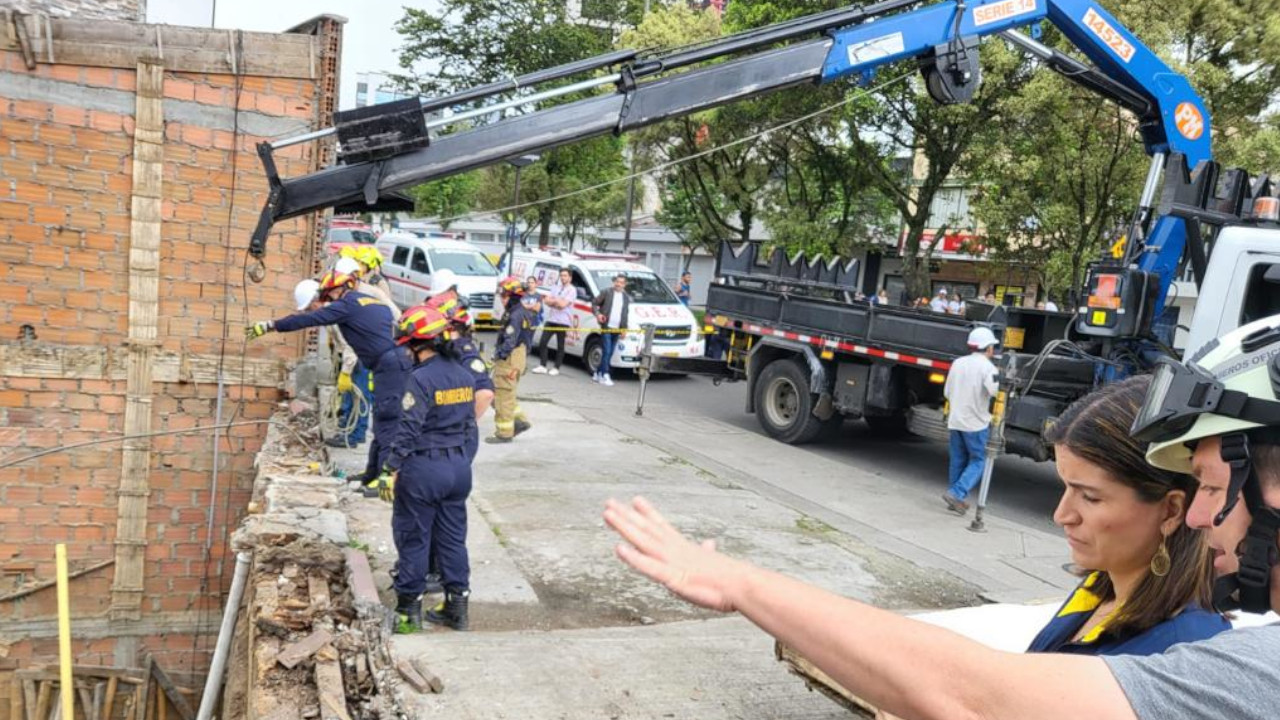 VIDEO. Remueven escombros de una casa que se desplomó en Manizales