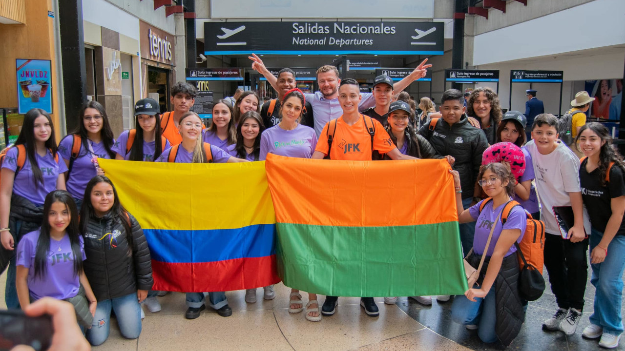 VIDEO. 20 jóvenes estudiantes de Sabaneta se fueron para Inglaterra