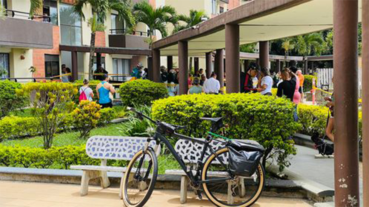 Una persona murió al lanzarse de un piso 21 en Medellín