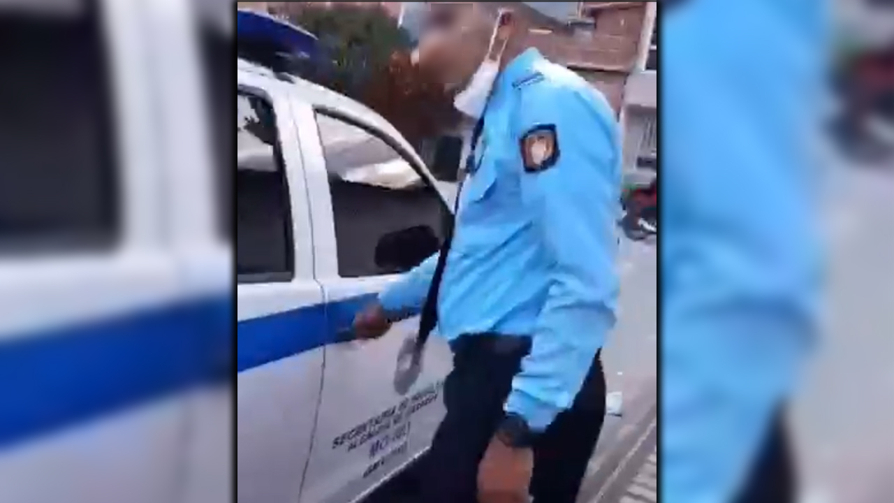 [VIDEO] Agente de Tránsito en Barbosa se enojó y habría sacado navaja