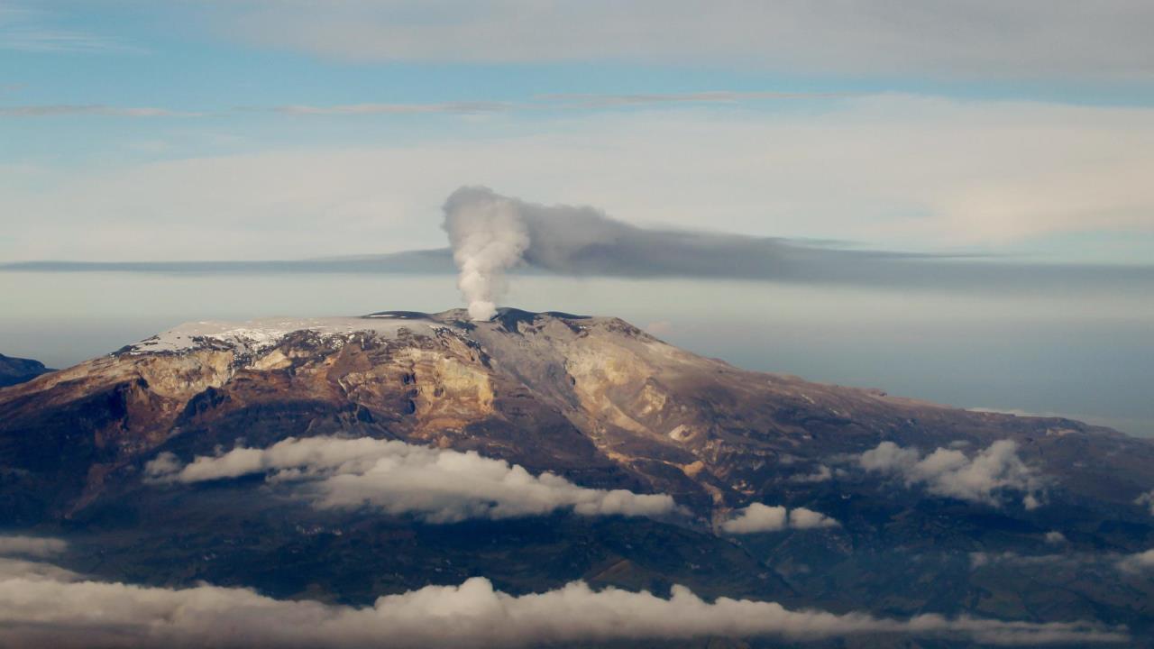 Continúa sismicidad de fracturamiento de roca al interior del Volcán Nevado del Ruiz