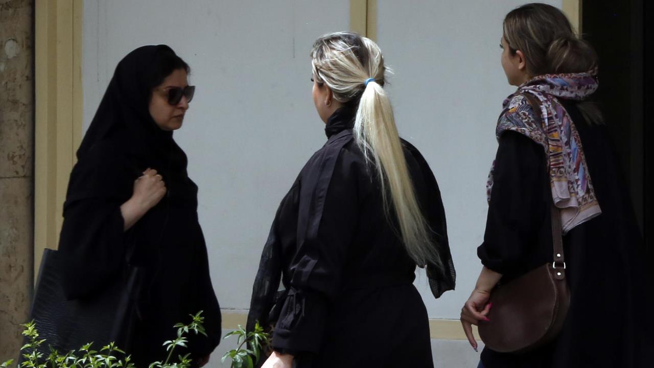 La Justicia iraní presenta cargos contra dos actrices por no usar el velo