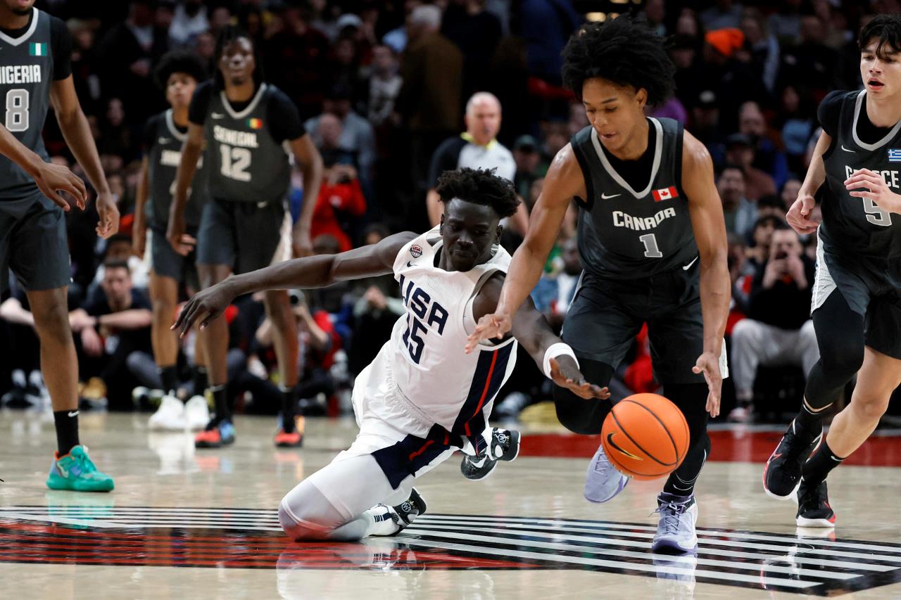 FOTOS: Bronny James, hijo de LeBron, pone su firma en el 'Nike Hoop Summit' 2 lebron james hijo1