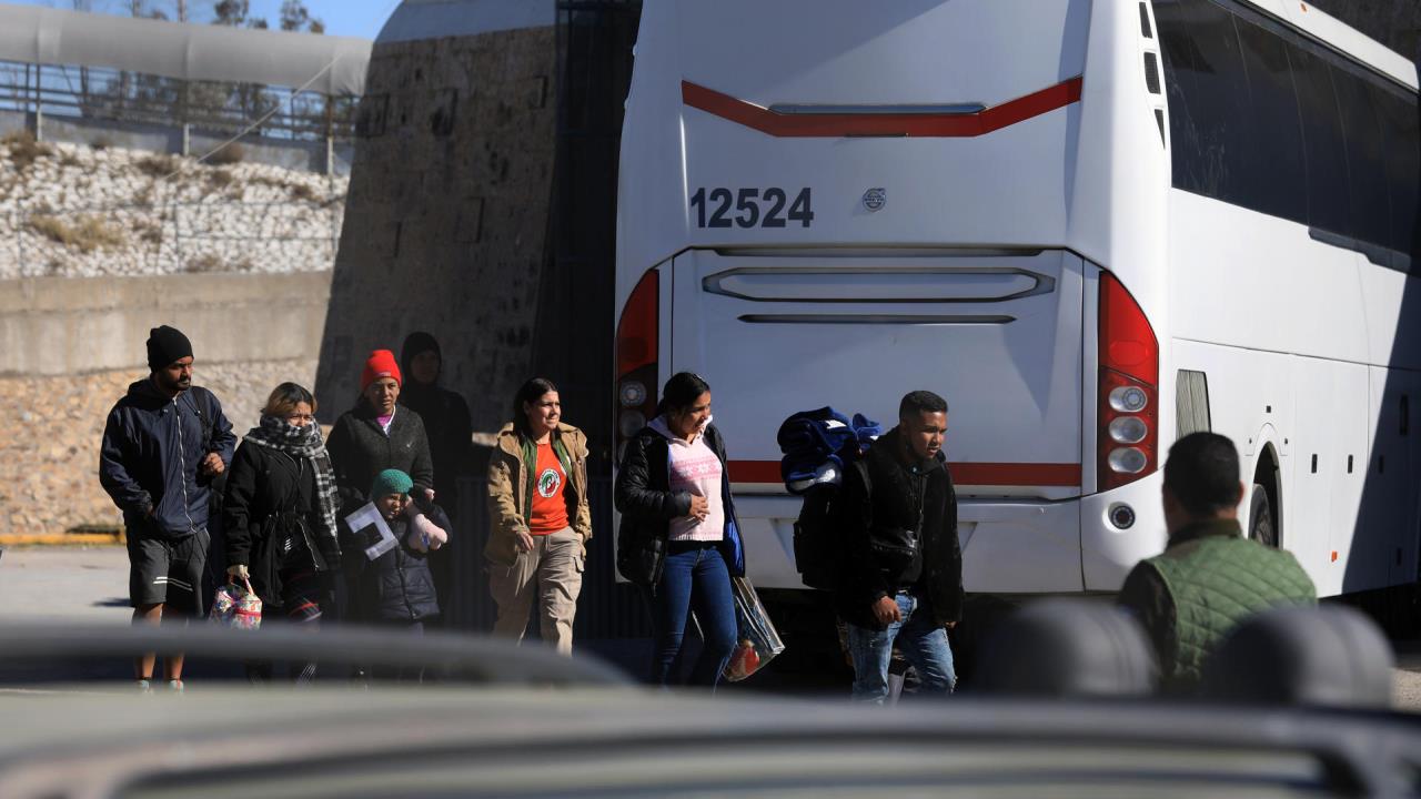 Dos detenidos y chofer muerto en caso de 35 migrantes secuestrados en México