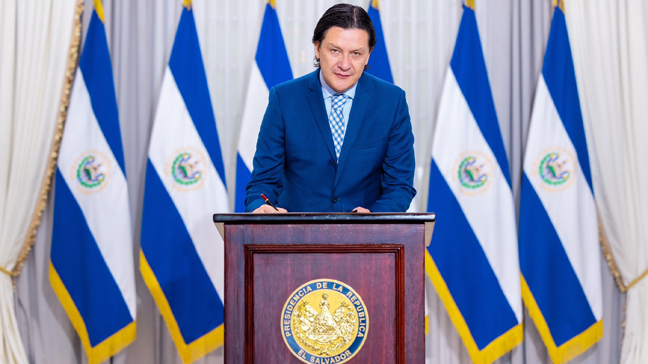Abogado colombiano fue nombrado comisionado de derechos humanos en El Salvador