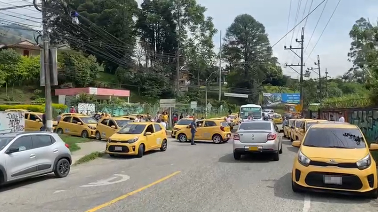 Así fue la protesta de taxistas en Caldas