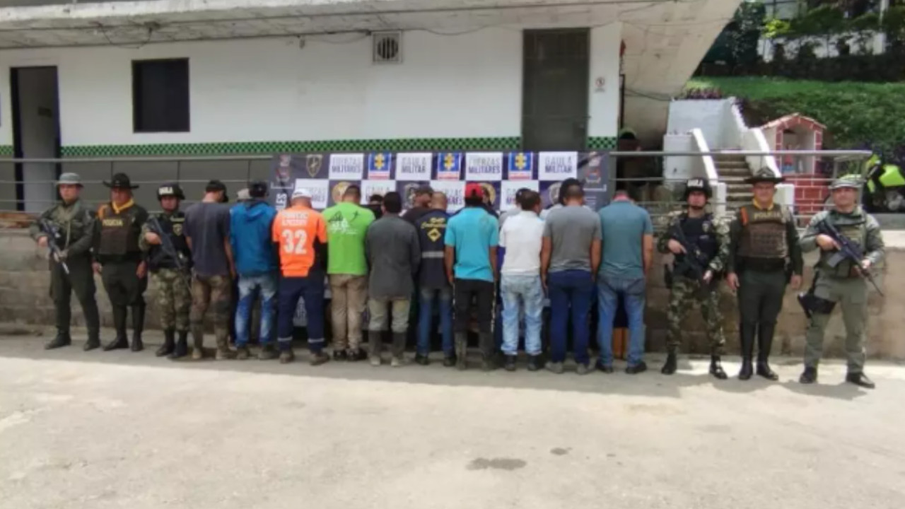 Capturan a 18 personas que explotaban una mina ilegal en Bello