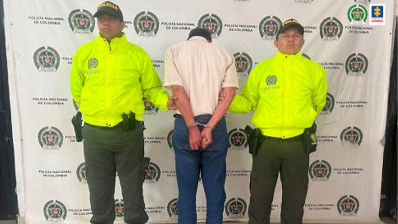 Cogieron a un profesor de primaría que habría abusado de tres de sus alumnos