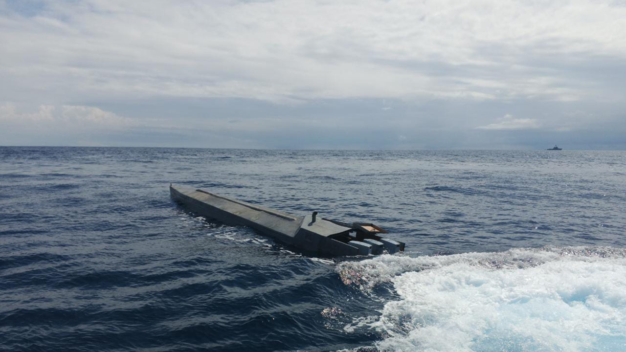 INTERCEPTADO SEMISUMERGIBLE CON MÁS DE TRES TONELADAS DE MARIHUANA