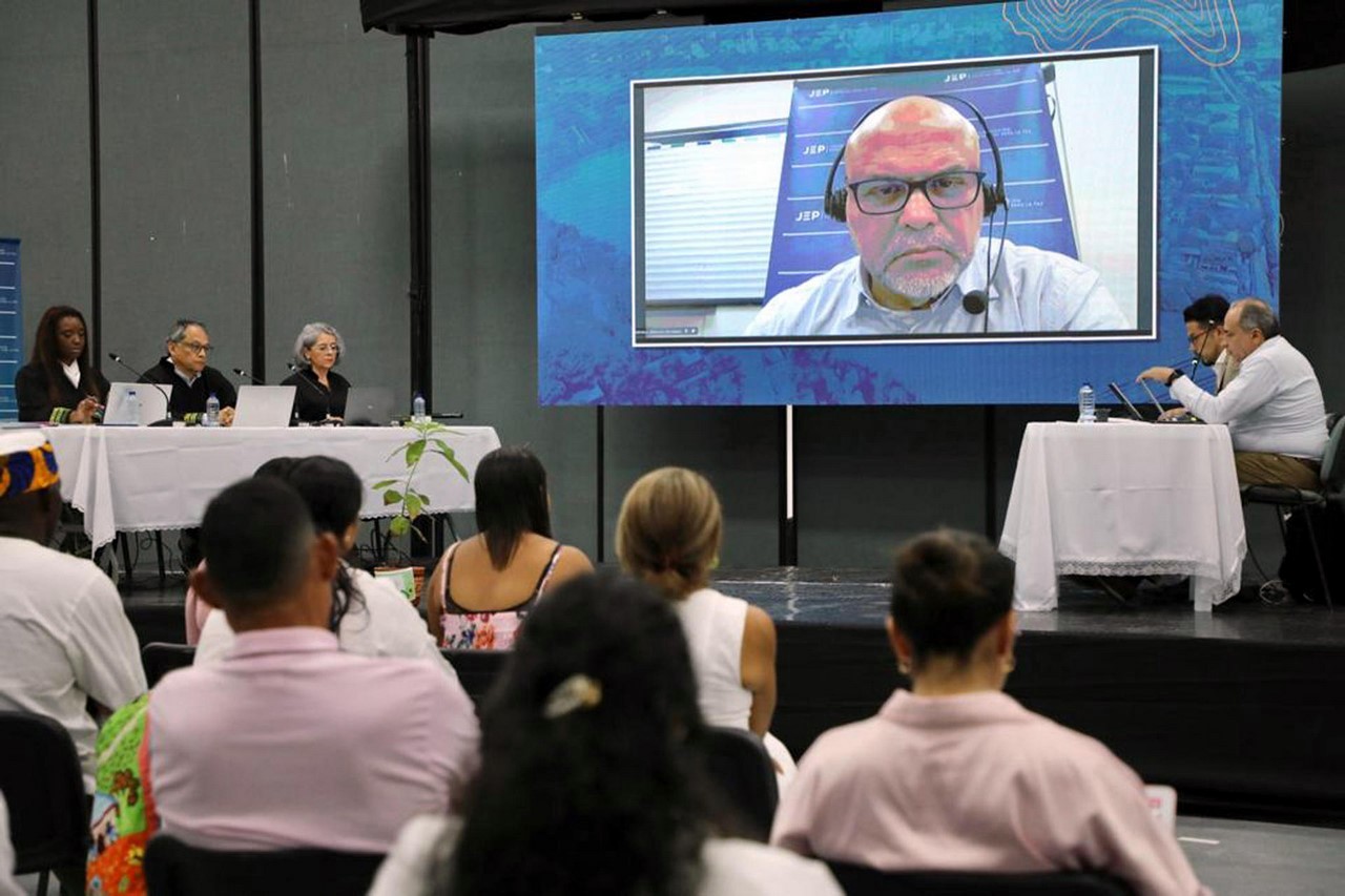 Mancuso dice que las AUC estuvieron a punto de asesinar al actual embajador colombiano ante la ONU 2 Mancuso dice que los paramilitares apoyaron las campanas presidenciales de Uribe y Andres Pastrana 2