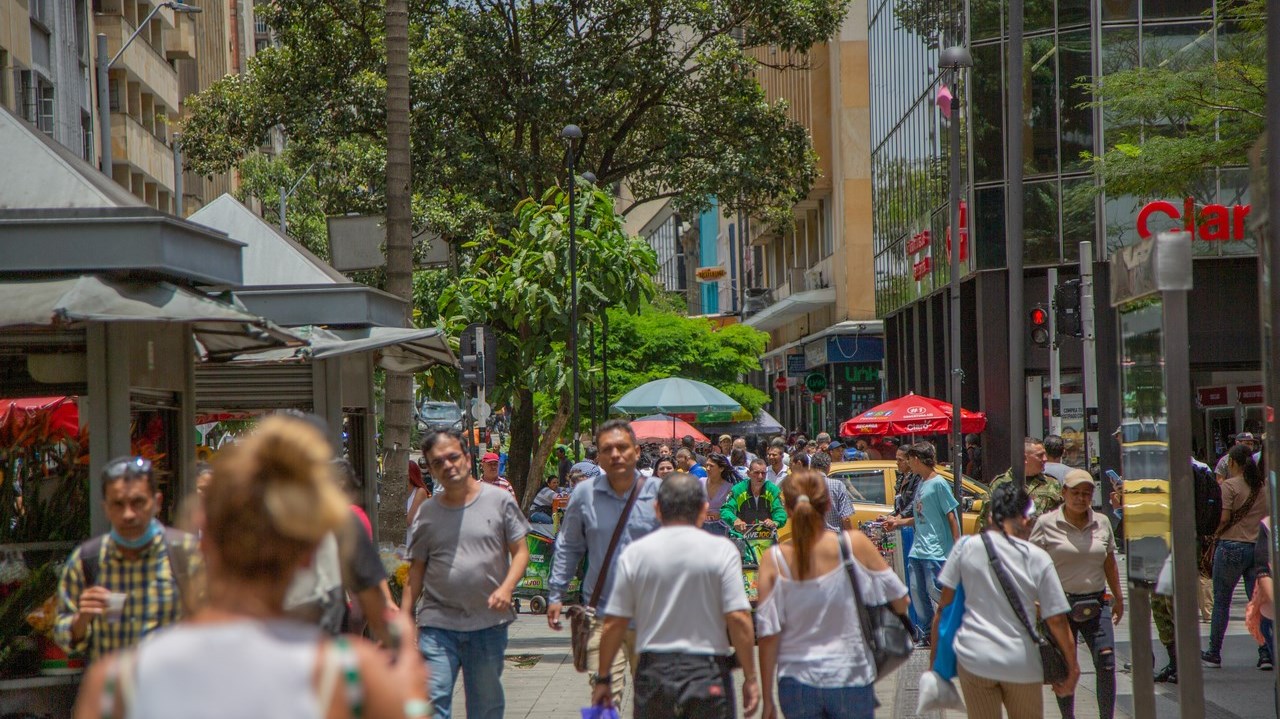 VIDEO. Medellín registra la cifra más baja de pobreza multidimensional desde 2010 3 Medellin ciudad calles 4