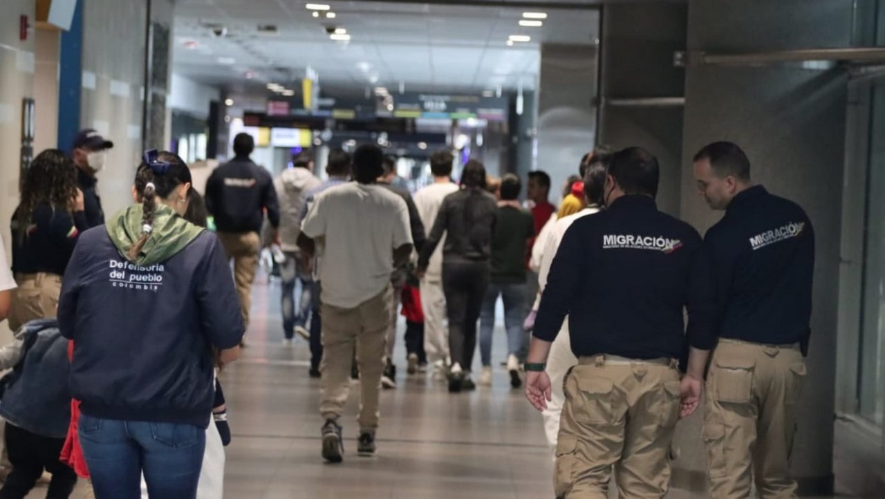 Migración Colombia suspende la elaboración de cédulas de extranjería