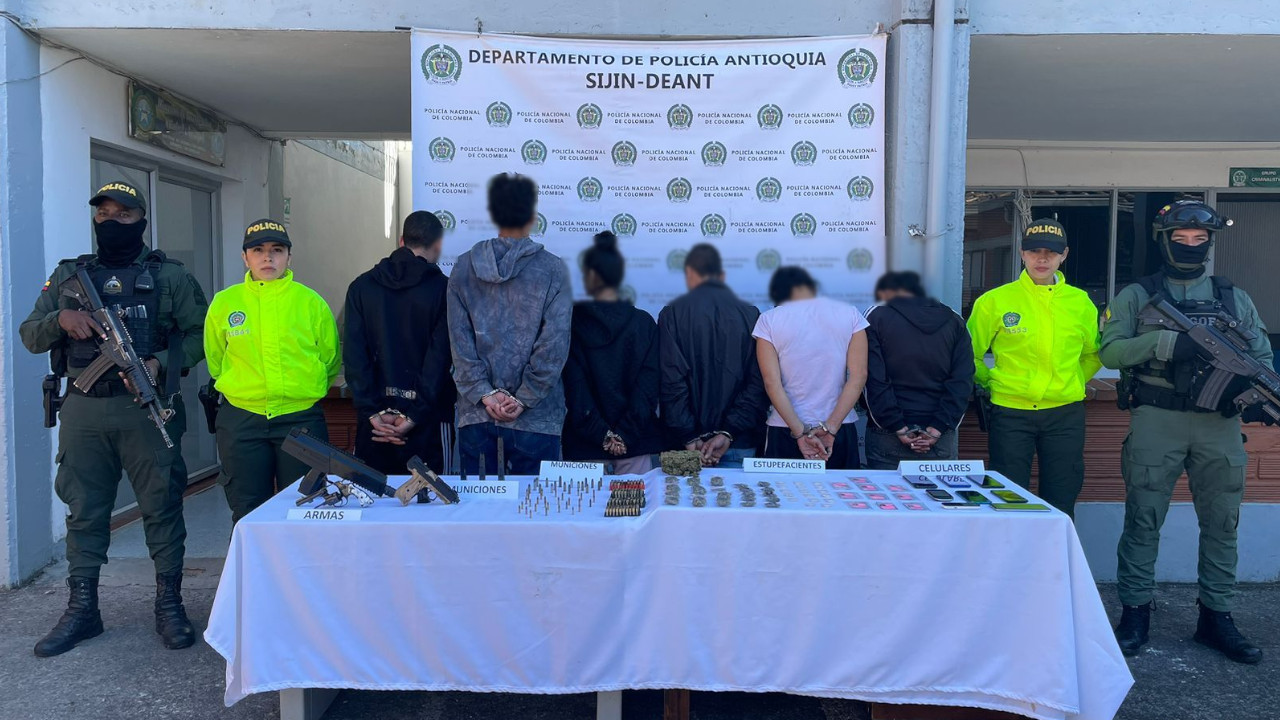 VIDEO: En Rionegro capturaron a seis personas a los que encontraron 'enfierrados hasta los dientes'