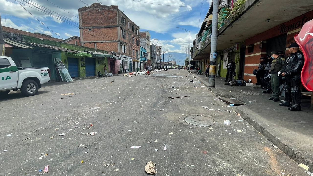 [VIDEO] En el centro de Medellín, desmontaron cambuches, incautaron armas y 'vicio' 'a la lata'