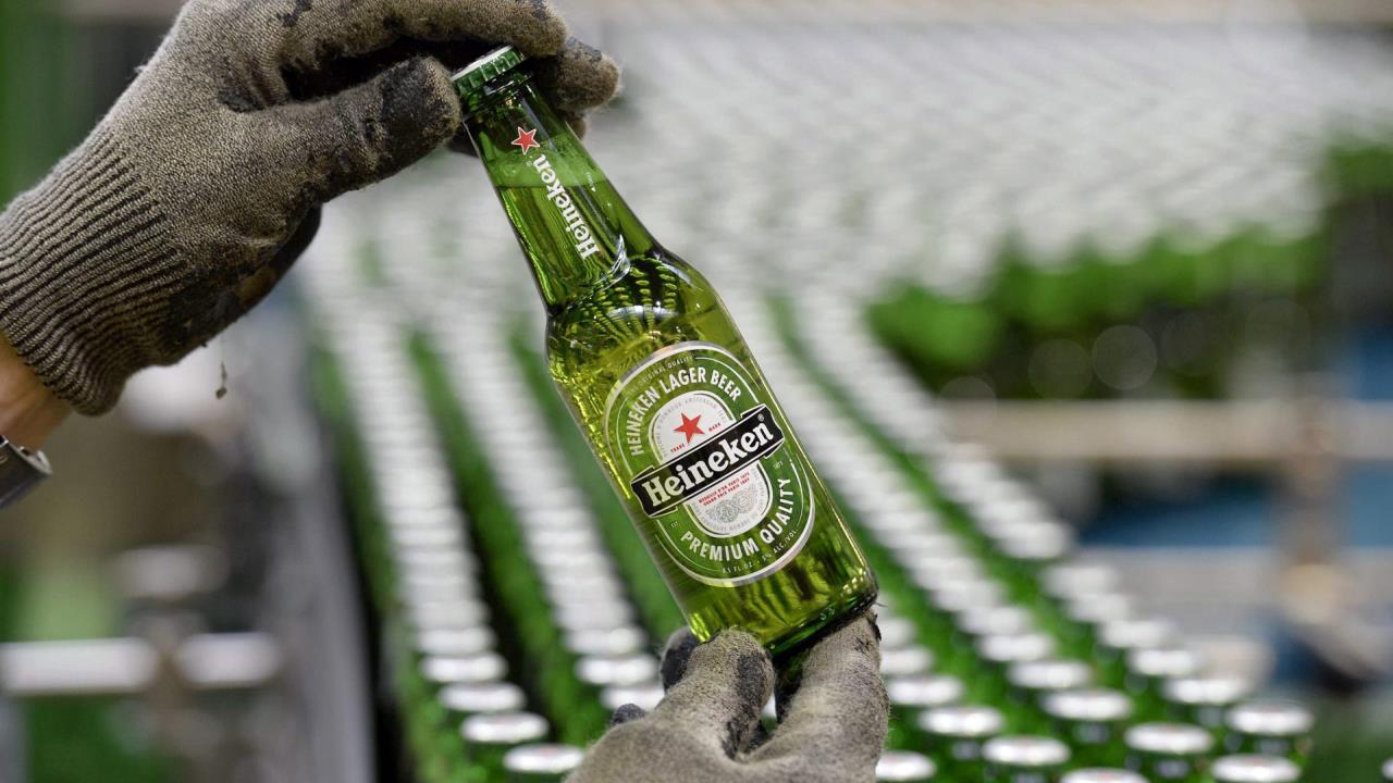 La mexicana Femsa anuncia venta de acciones de Heineken por 3.529 millones de dólares