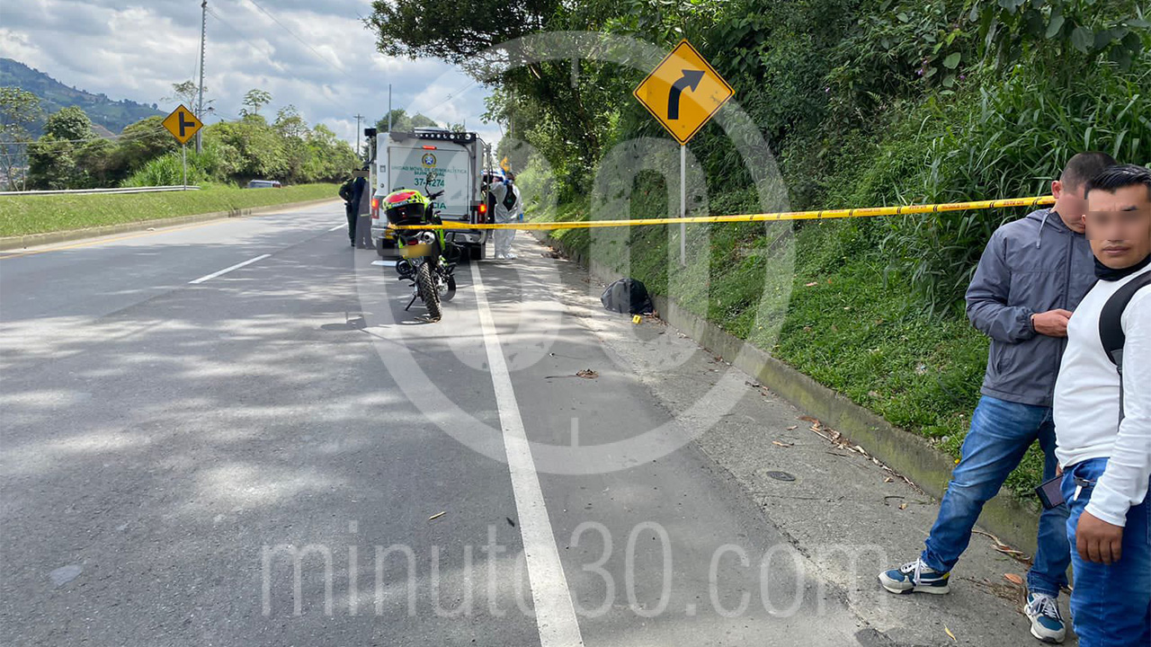 Hombre desmembrado en la variante de Caldas
