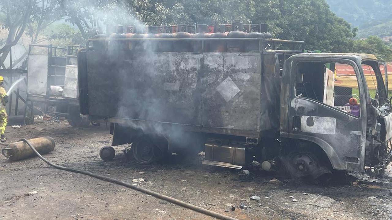 Fabrica de pipetas de gas se incendió en Bello