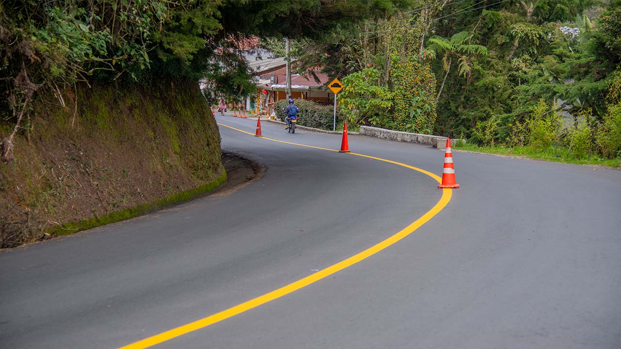 Video y Fotos. Avanza en un 80% la rehabilitación gradual de la vía a Santa Elena