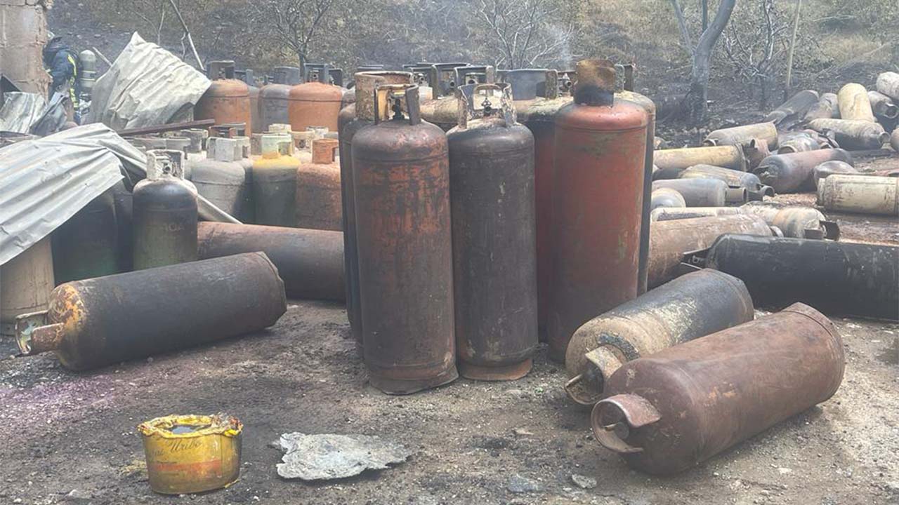 Fabrica de pipetas de gas se incendió en Bello