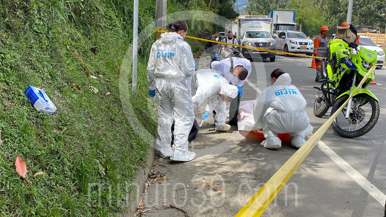 Hombre desmembrado en la variante de Caldas