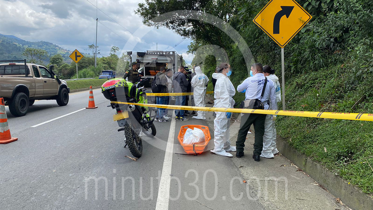 Hombre desmembrado en la variante de Caldas
