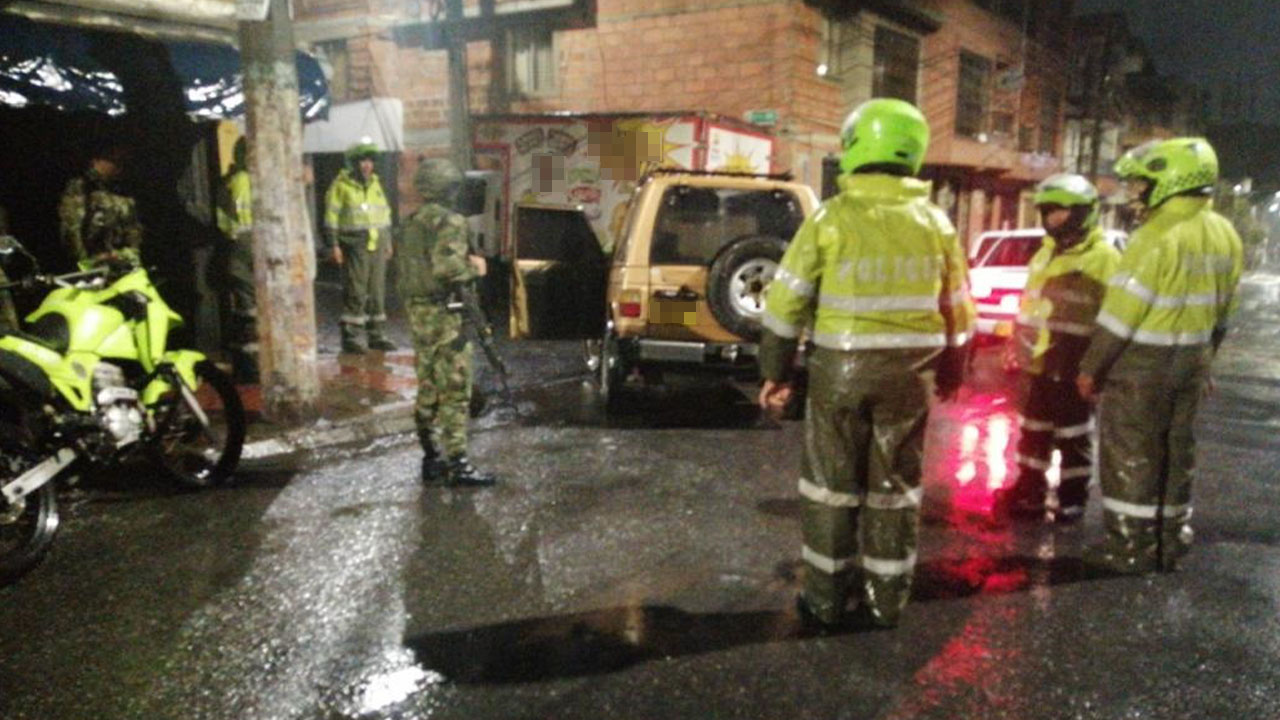 VIDEO. En Itagüí capturaron a cinco ‘ladrones’ que se había apoderado de una camioneta, una moto y celulares