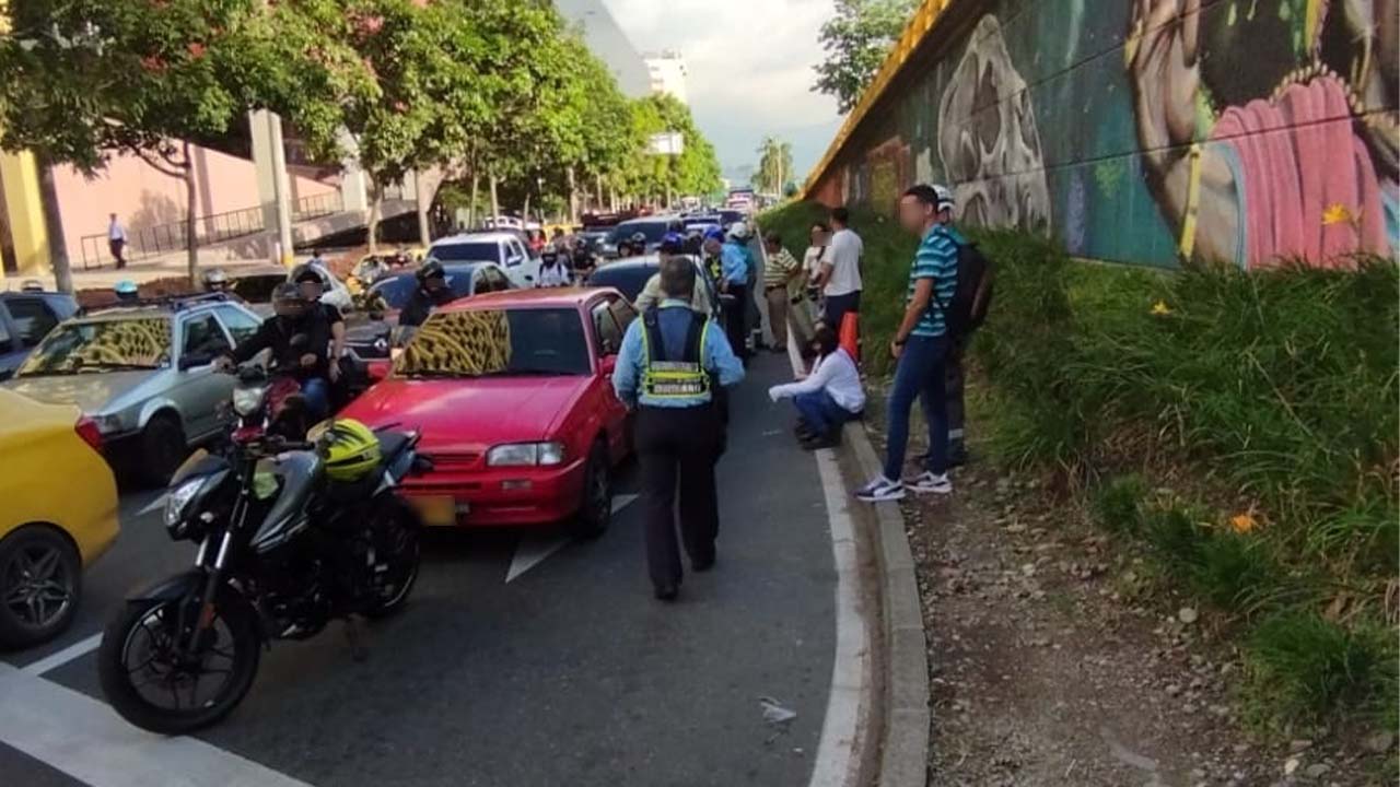Choque múltiple cerca de Plaza Mayor dejó dos personas lesionadas