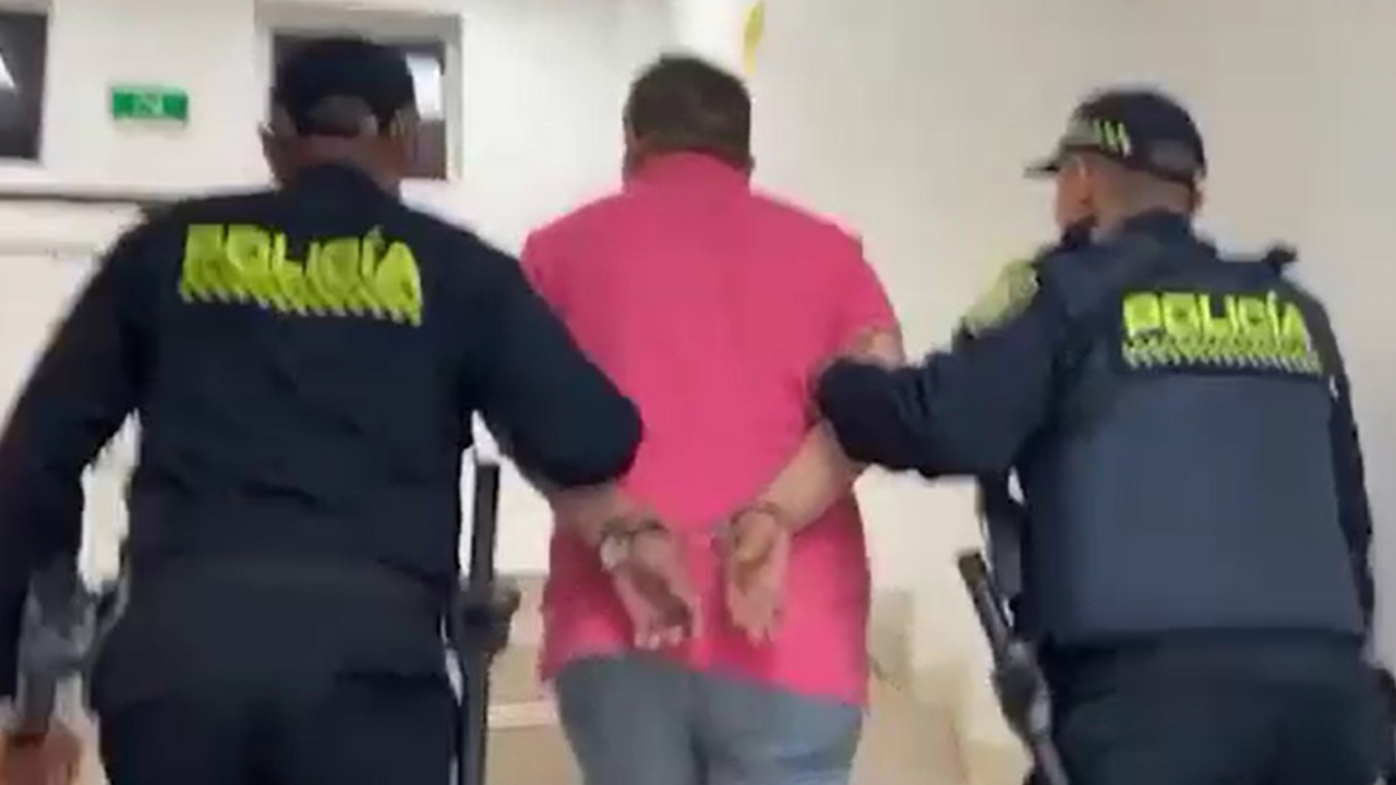 VIDEO: En Sabaneta, capturaron a extranjero por el delito de proxenetismo: “prometía $250.000 a las menores”