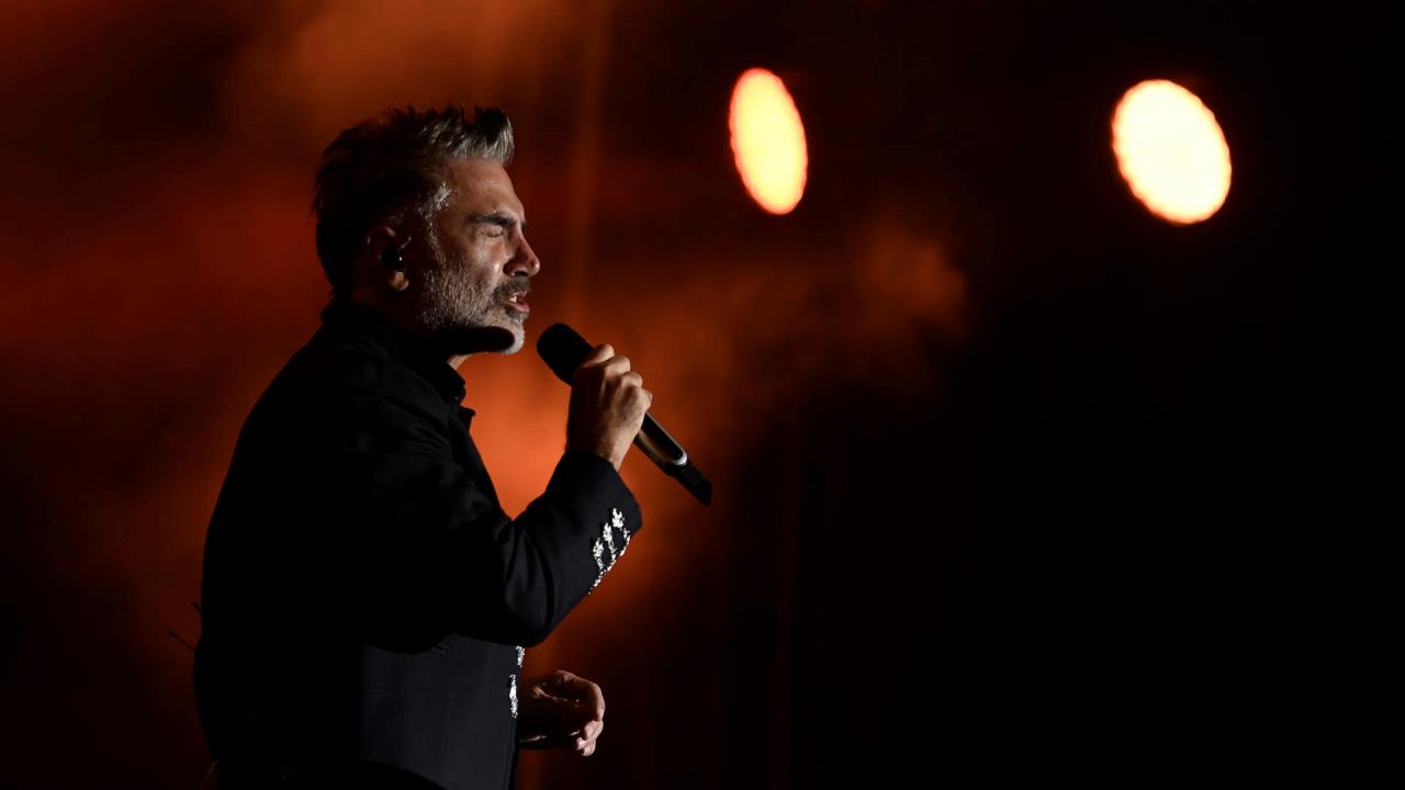 Alejandro Fernández pasa de potrillo a icónico en Sevilla