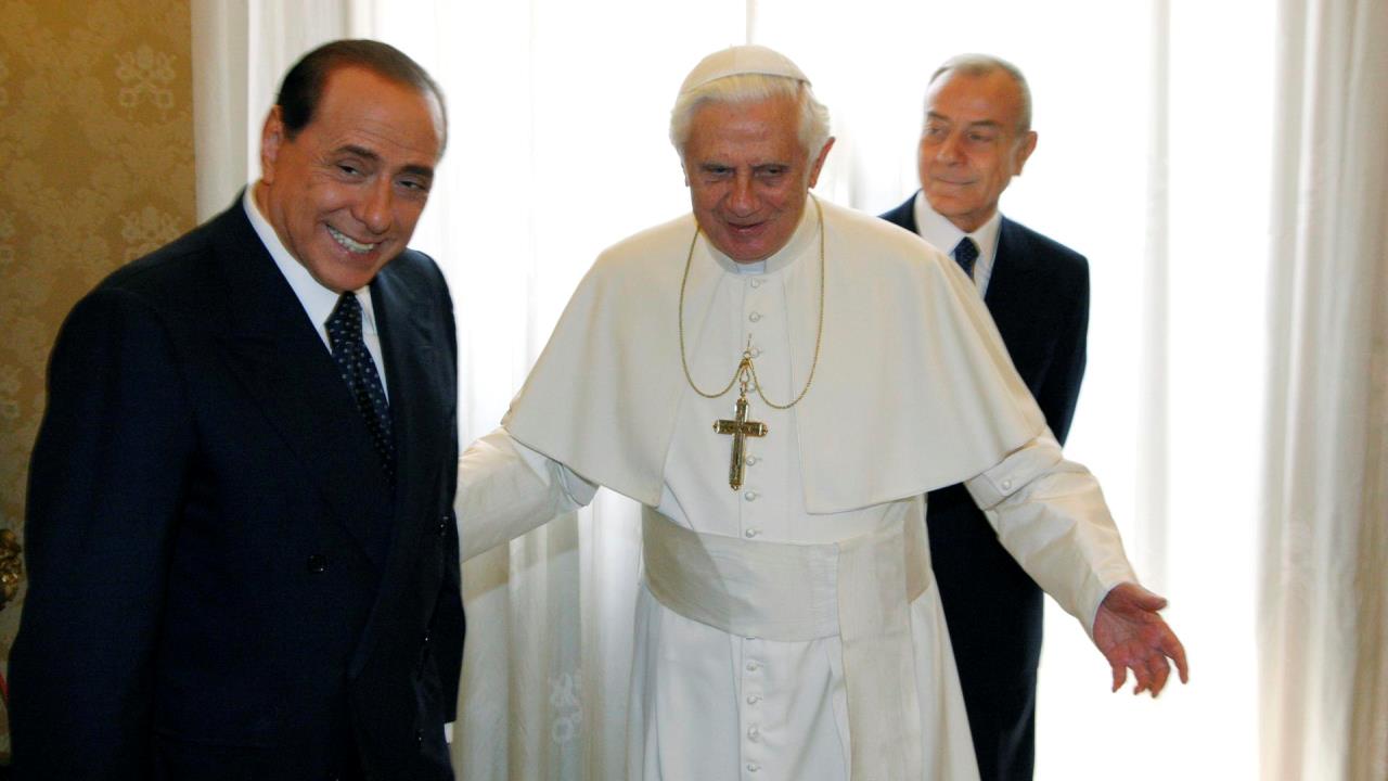 La muerte de Berlusconi sella el final de una época de la historia de Italia