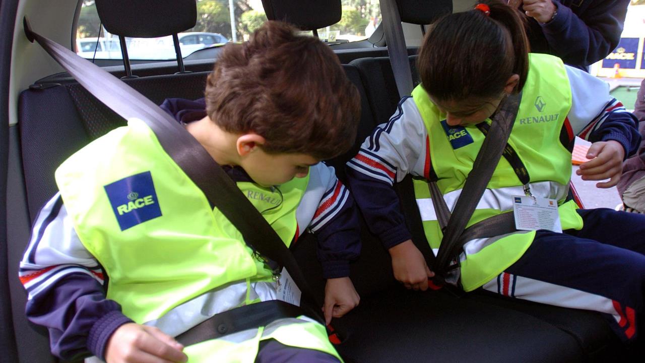 El cinturón de seguridad obligatorio en los automóviles cumple medio siglo