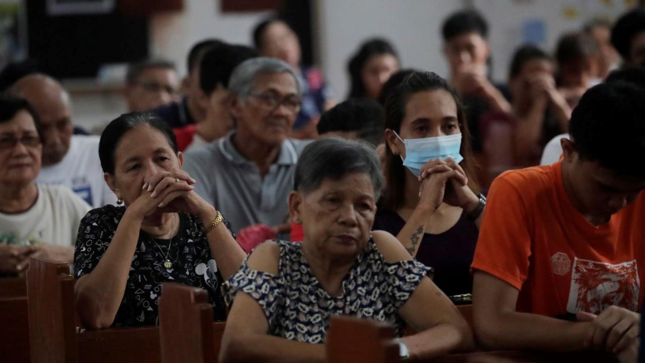 Más de 12.800 evacuados por el riesgo de erupción del volcán Mayón en Filipinas