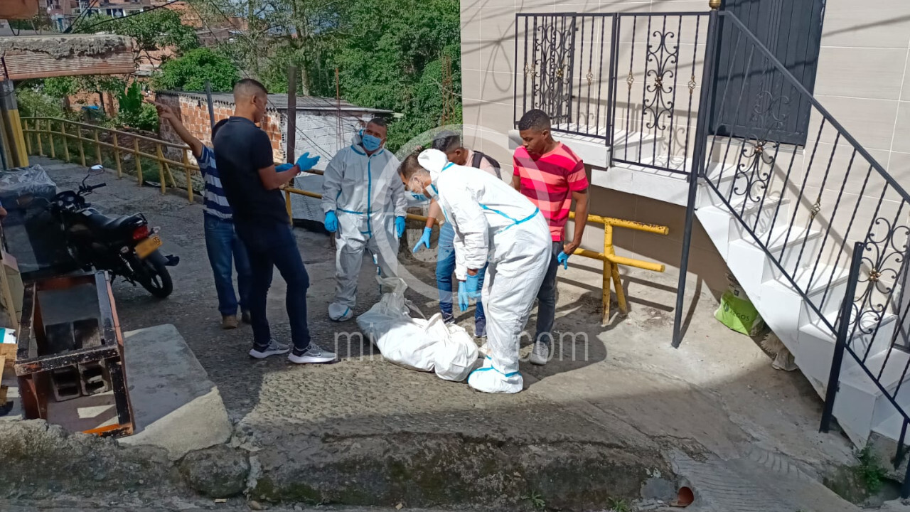 VIDEO Y FOTOS. ¿Sería por droga? Mataron a un hombre dentro una casa en Medellín 4 Asesinado en popular 1