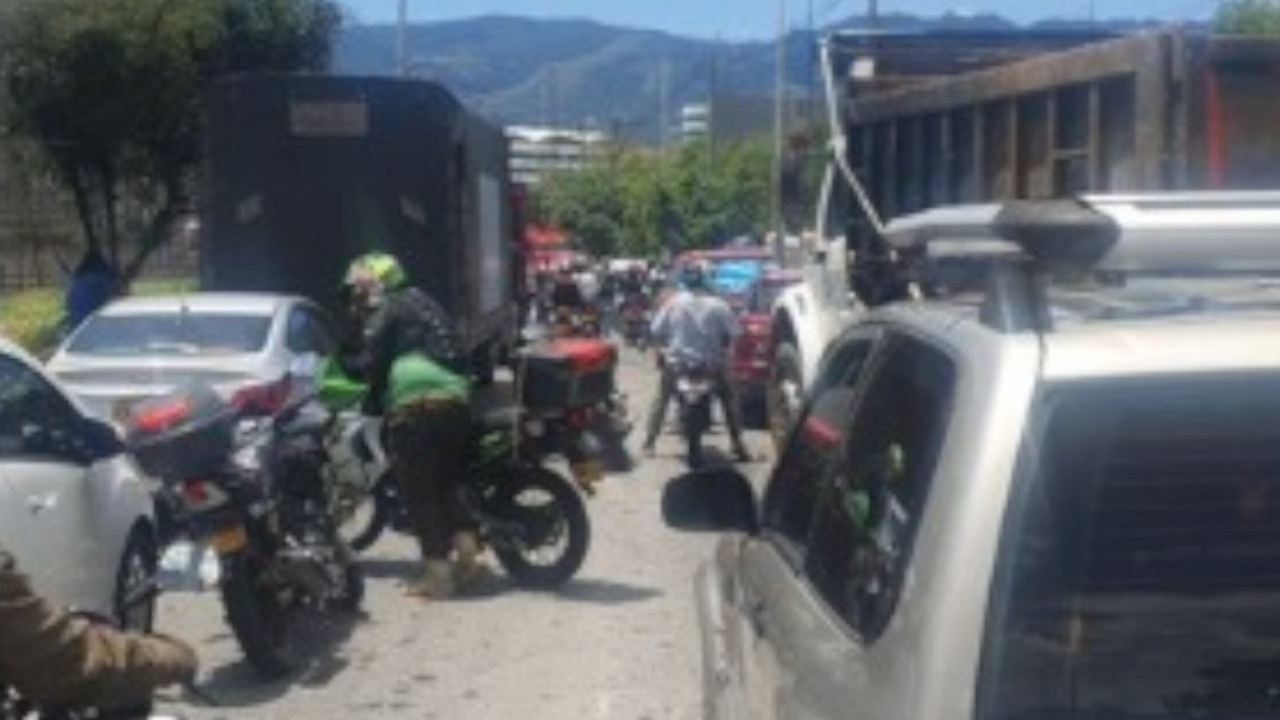 ¡Atención! Cierre de la Av. Regional, a la altura de la foto detección en Sabaneta