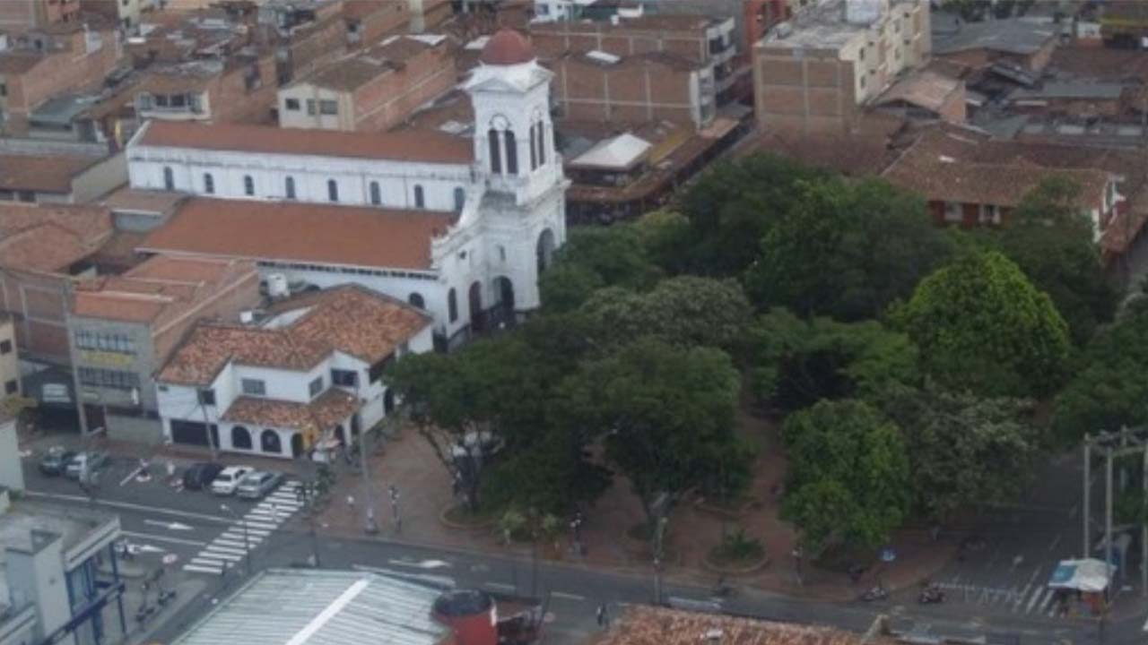 Intervienen vía para reparar hundimiento por lluvias en San Judas, Monteflor