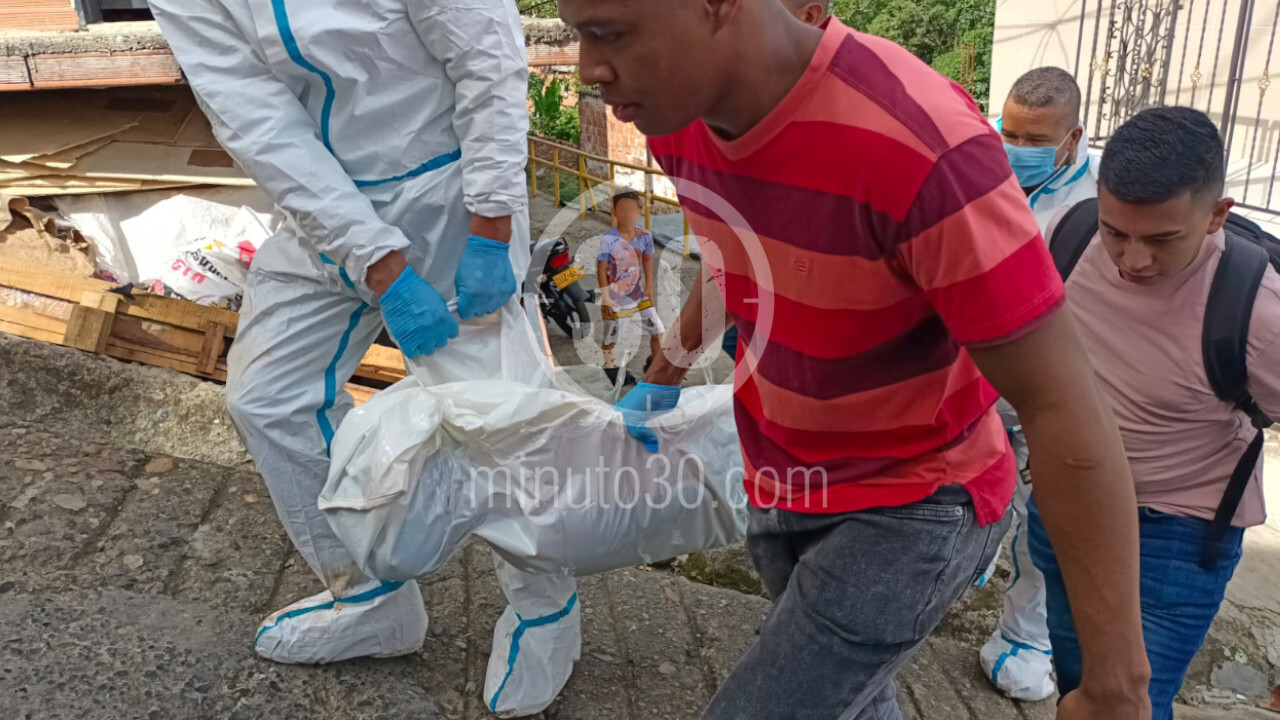 VIDEO Y FOTOS. ¿Sería por droga? Mataron a un hombre dentro una casa en Medellín 6 Muerto en popular 1