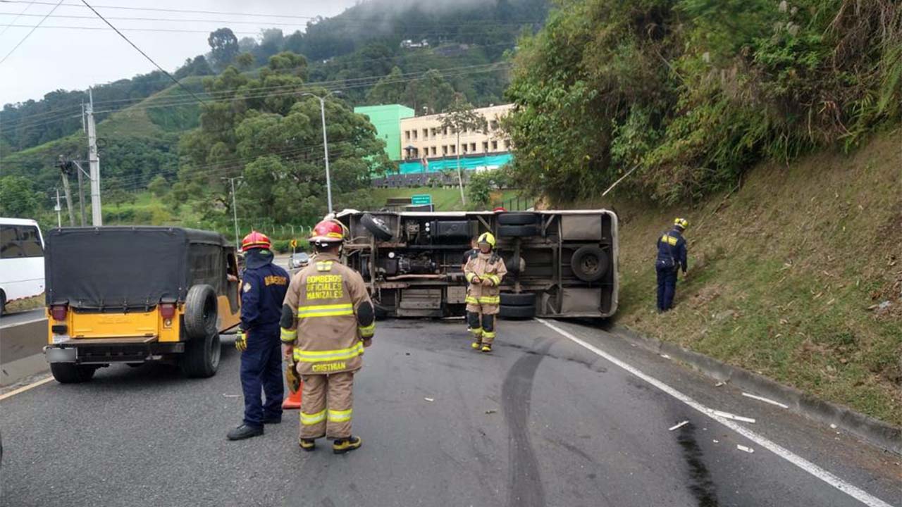 Fotos. ¡Atención! En la Autopista del Café solo está habilitado un carril
