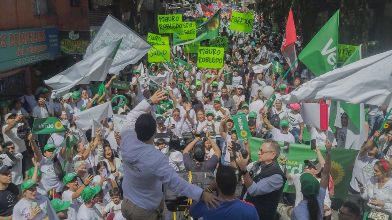 FOTOS Y VIDEO. Con más de 7.500 personas  Alder Cruz  oficializó en la Registraduría su candidatura  a la Alcaldía de Sabaneta