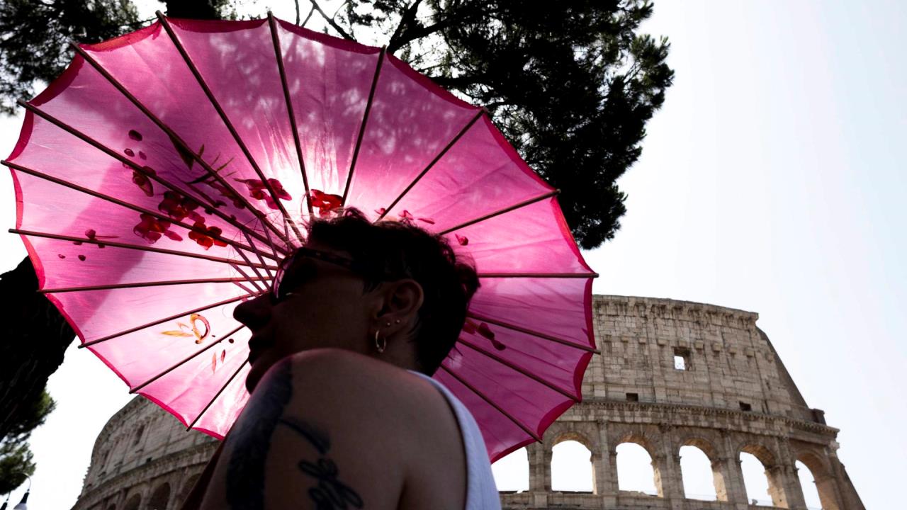 El calor abrasa el sur de EE.UU. y da una tregua a Europa, donde se desatan las tormentas