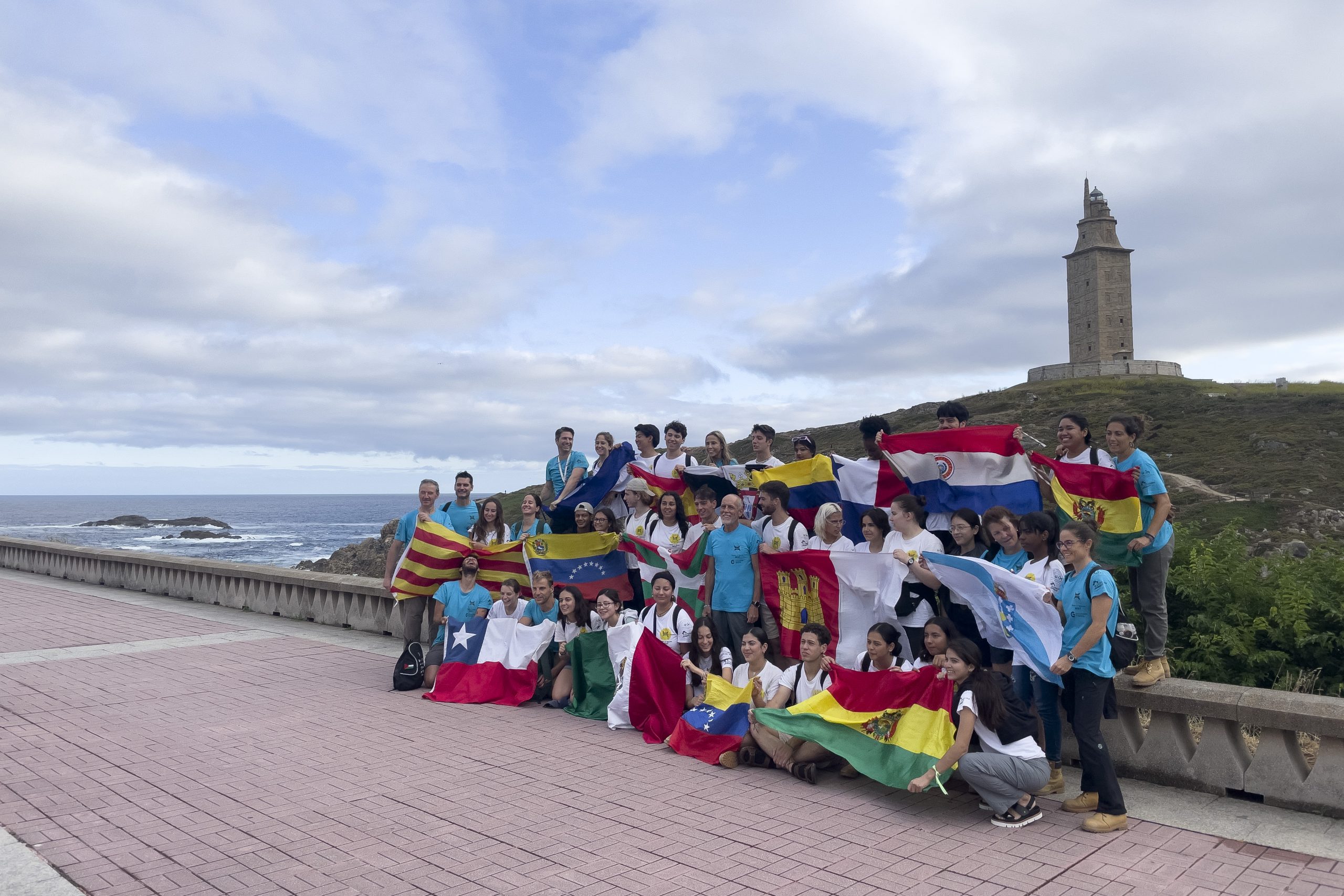 La enfermera española y los 22 niños huérfanos que inspiran al proyecto Vuelta al Mundo