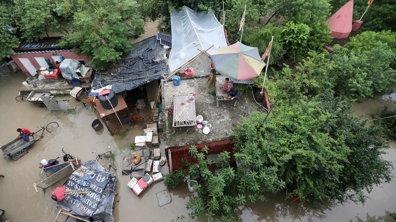 La bajada de las aguas no alivia a Nueva Delhi entre lluvias con 100 muertos en la India