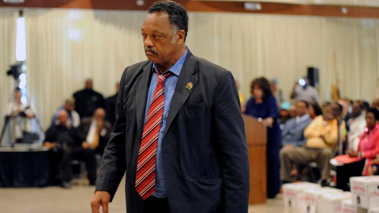 El reverendo y activista Jesse Jackson se retira de su organización de derechos civiles