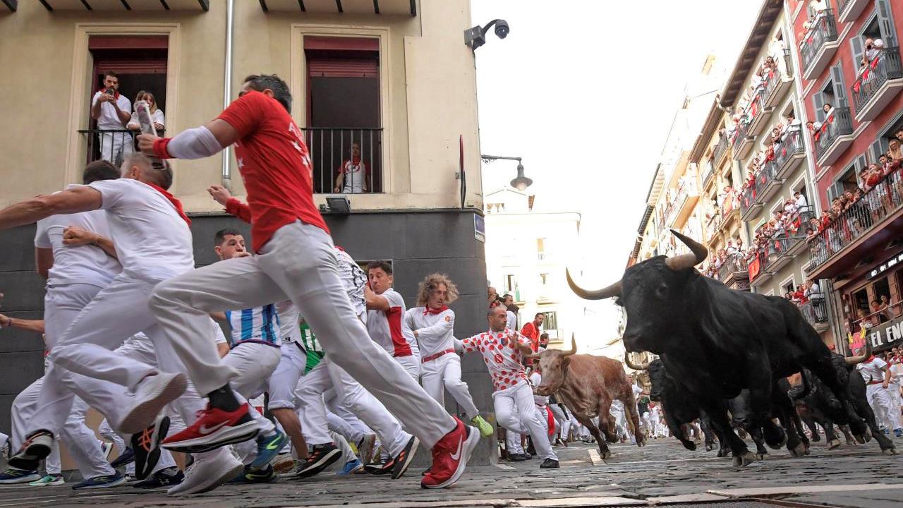 El sexto encierro de los Sanfermines concluye con carreras bonitas y rápidas