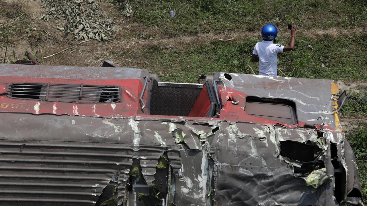 Un error humano causó el accidente de tren con 288 muertos en la India, según un informe
