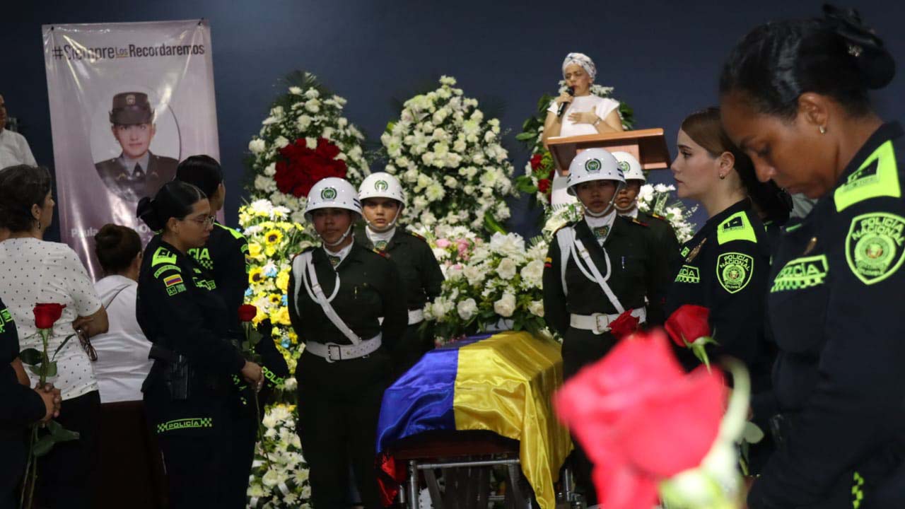 A esta hora despiden a la patrullera Paula Cristina Ortega Córdoba, asesinada en Neiva