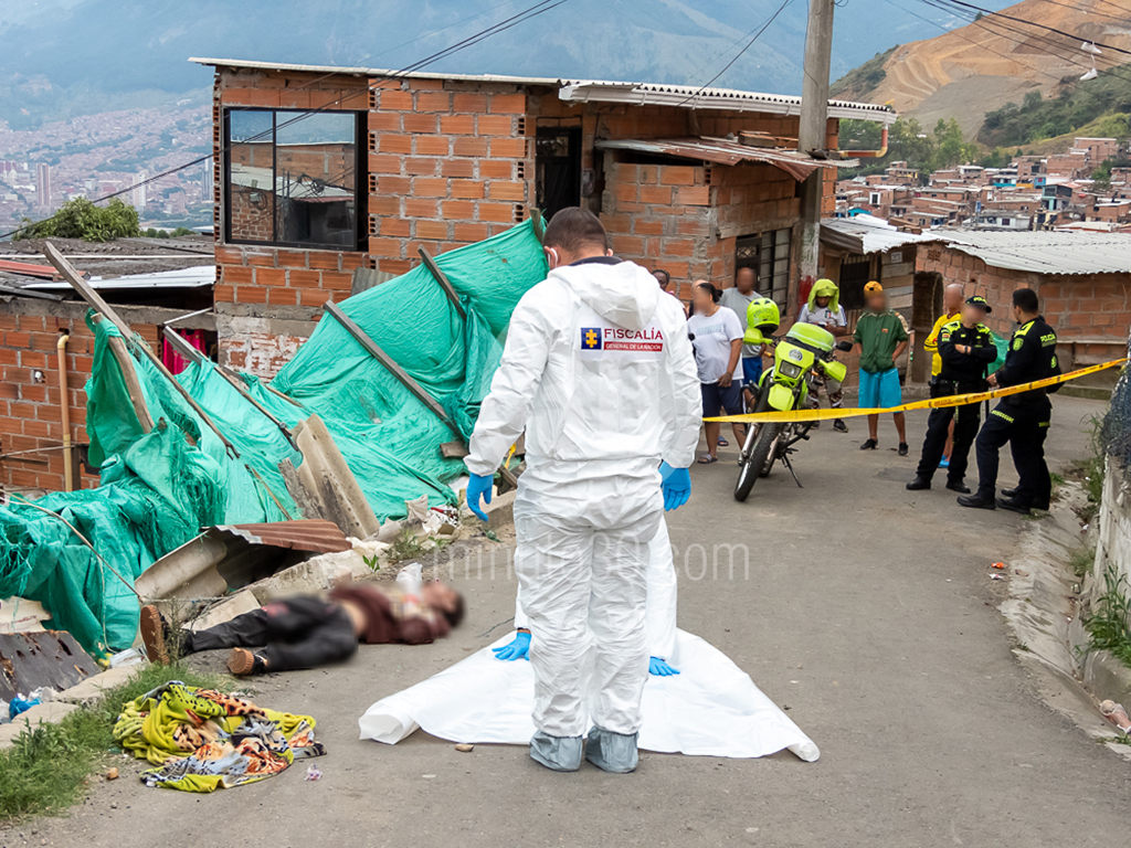 VIDEO Y FOTOS. ¿Lo tiraron de un carro? Mataron a un hombre en el Popular 9 DSCN3102