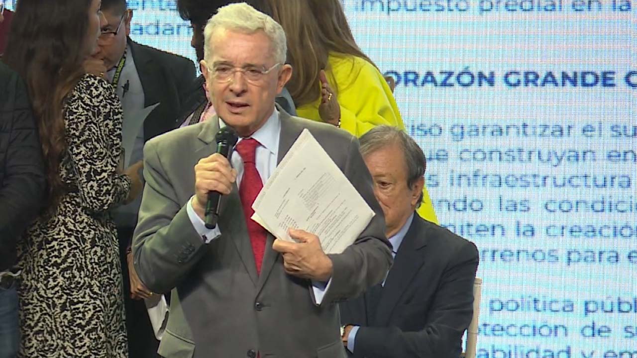 ¡Es oficial! Álvaro Uribe fue absuelto de la condena de 12 años: el expresidente es inocente en segunda instancia